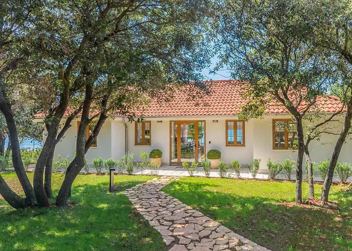 Mon Perin - Luxury Beachfront Villa Bale