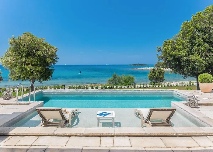 Villa Mon Perin - Luxury Beachfront *