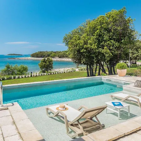 Villa Mon Perin - Luxury Beachfront