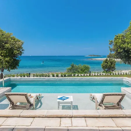 Villa Mon Perin - Luxury Beachfront *