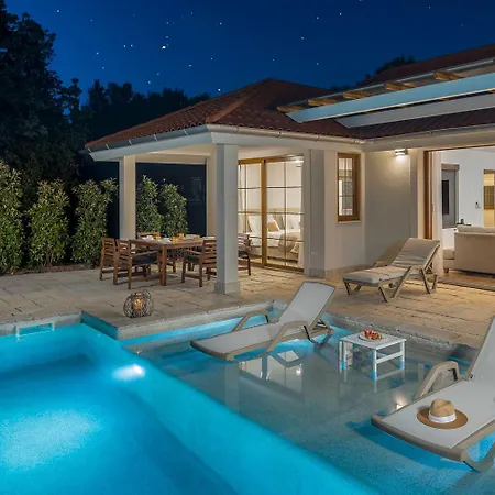 Mon Perin - Luxury Beachfront Villa Bale