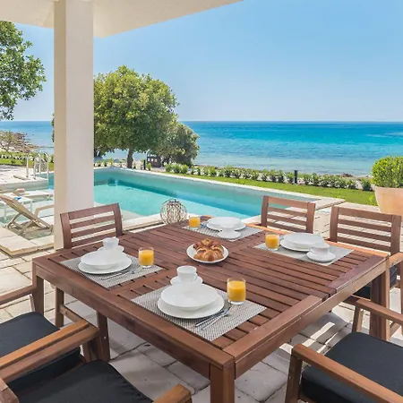Mon Perin - Luxury Beachfront Villa *