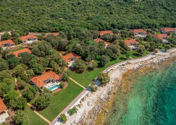 Mon Perin - Luxury Beachfront Bale